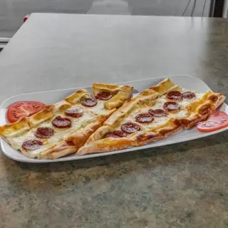 Sucuklu Peynirli Pide Sucuklu Peynirli Pide